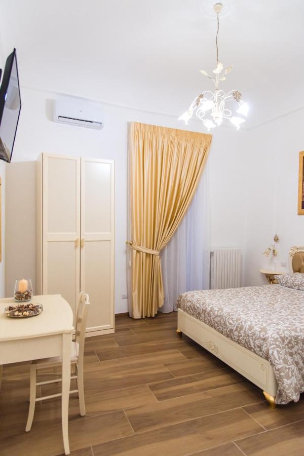 Palazzo Le Travi Hotel Bari Eksteriør billede
